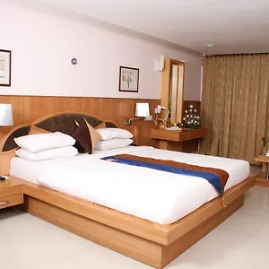La Promenade Hotel